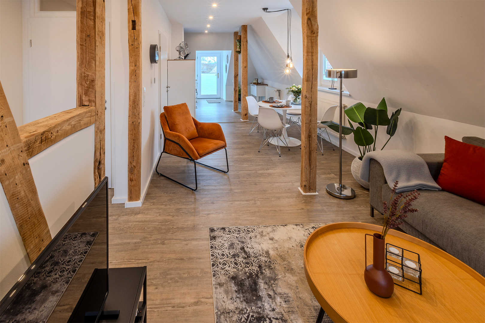 Wohnzimmer und Essbereich in der Ferienwohnung Himmelsstürmer